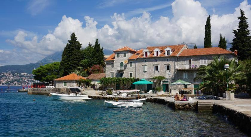 Glamping Peninsula Lustica Rose Βίλα Τίβατ Εξωτερικό φωτογραφία