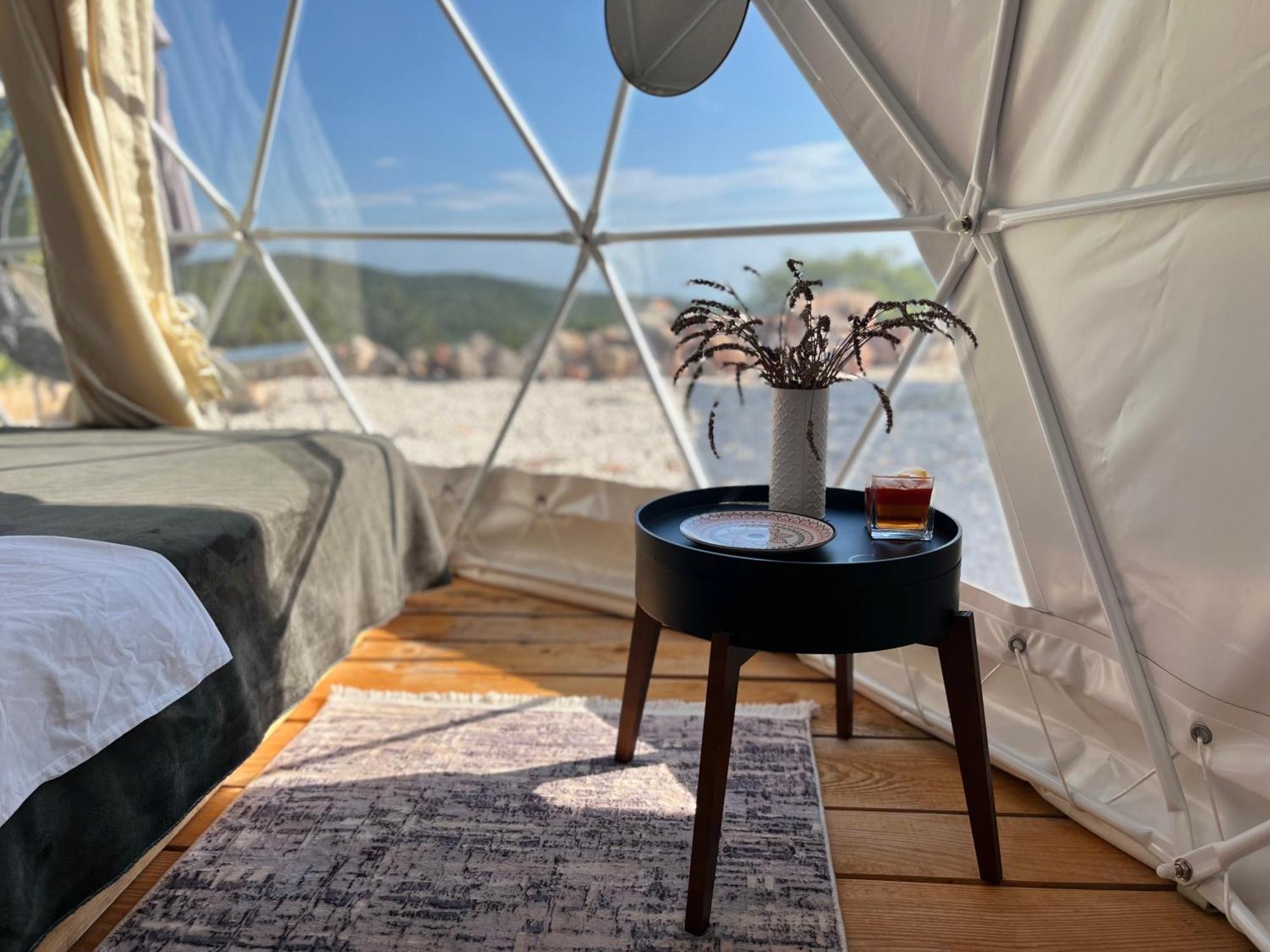 Glamping Peninsula Lustica Rose Βίλα Τίβατ Εξωτερικό φωτογραφία