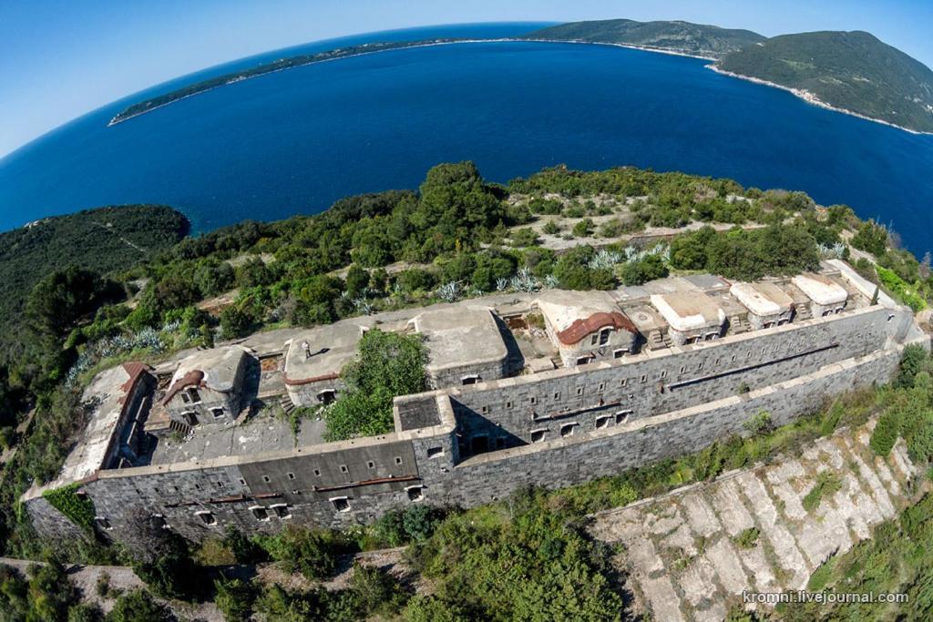 Glamping Peninsula Lustica Rose Βίλα Τίβατ Εξωτερικό φωτογραφία